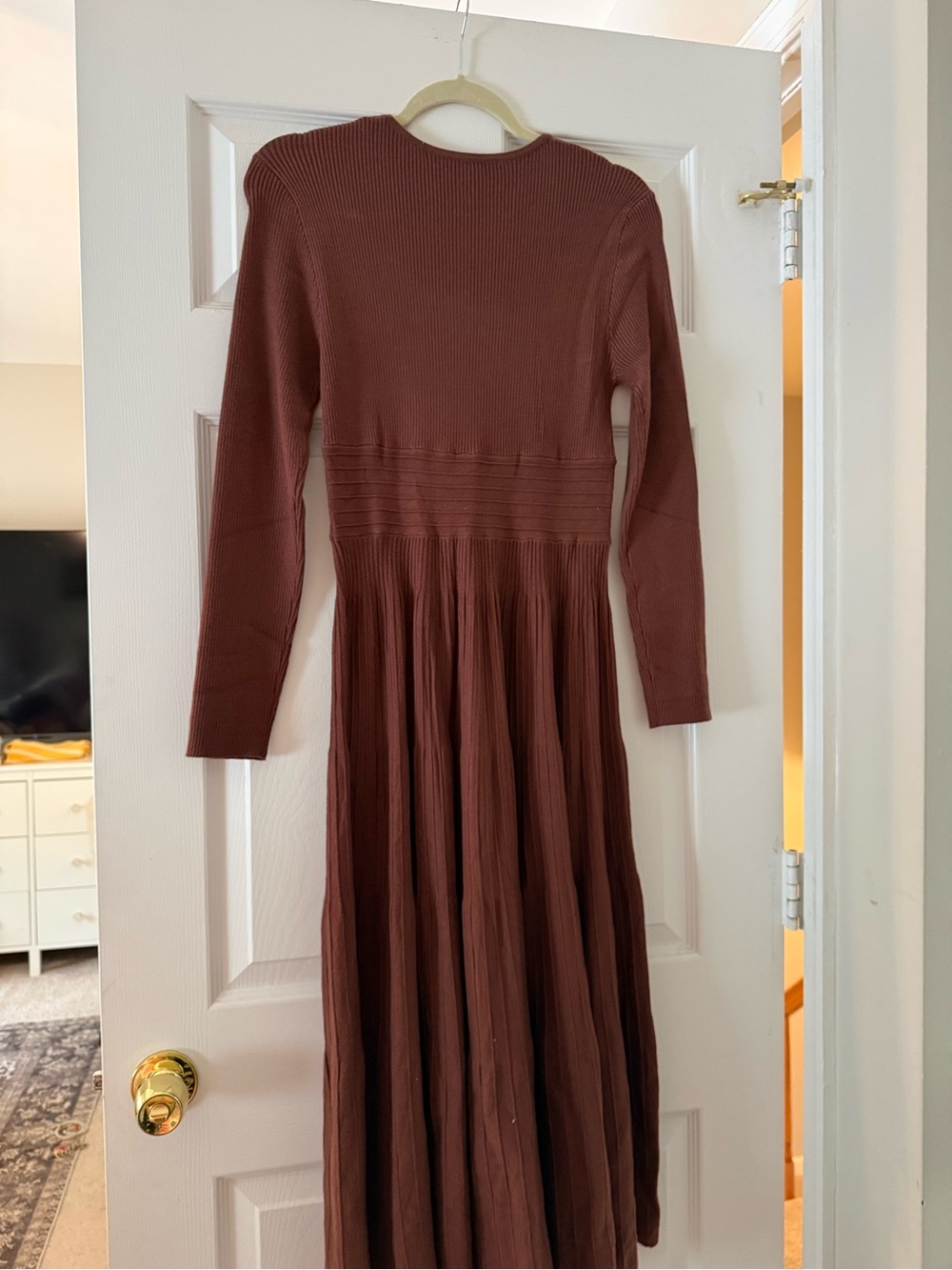Brown V-Neck Long Sleeve Pleated Midi Dress - Picture 3 of 3